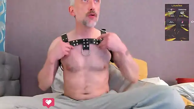 Snapshot of unclestefansdick chatting on April 15, 2026, 10:54 am unclestefansdick online show from April 15, 2026, 10:54 am