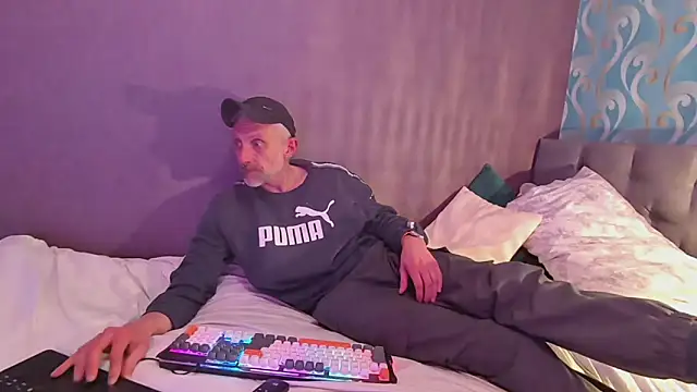 Snapshot of unclestefansdick chatting on March 26, 2026, 5:17 am unclestefansdick online show from March 26, 2026, 5:17 am