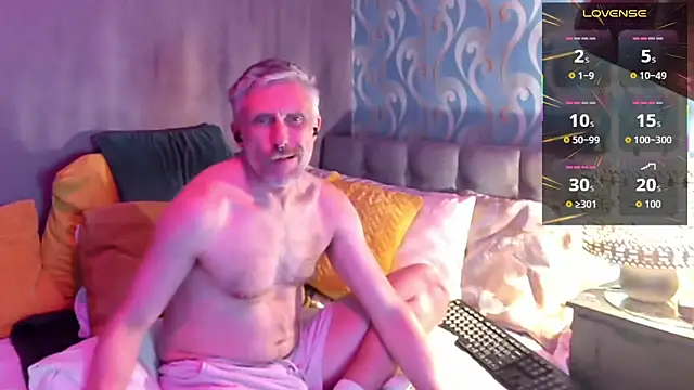 Snapshot of unclestefansdick chatting on April 16, 2026, 2:12 am unclestefansdick online show from April 16, 2026, 2:12 am