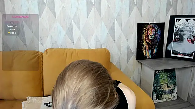 Snapshot of Michelle_Blond chatting on March 1, 2025, 8:45 am Michelle Blond online show from March 1, 2025, 8:45 am