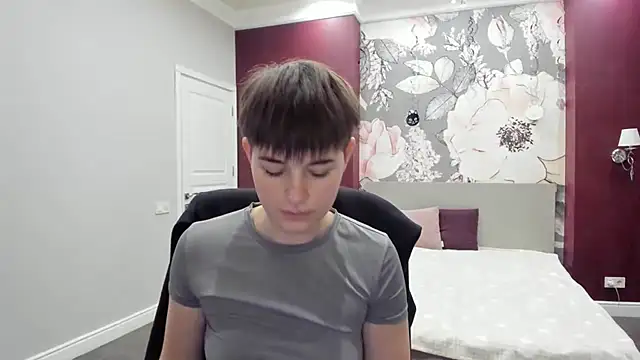 Snapshot of EmiliaYours chatting on November 28, 2025, 3:45 pm EmiliaYours online show from November 28, 2025, 3:45 pm