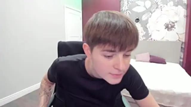 Snapshot of EmiliaYours chatting on November 10, 2025, 2:55 pm EmiliaYours online show from November 10, 2025, 2:55 pm