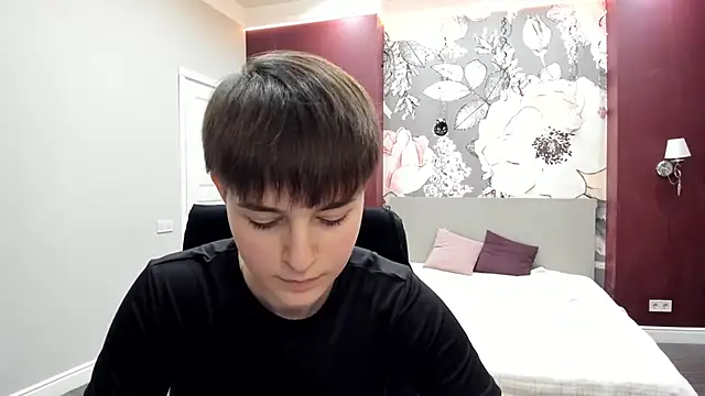 EmiliaYours online show from February 9, 2026, 3:43 pm