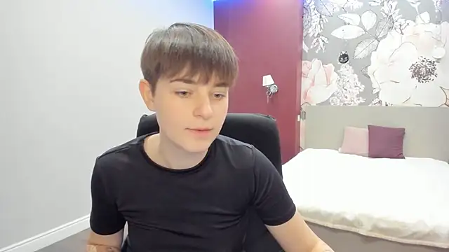 Snapshot of EmiliaYours chatting on November 21, 2025, 2:38 pm EmiliaYours online show from November 21, 2025, 2:38 pm