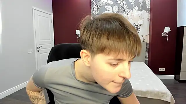 EmiliaYours online show from March 8, 2026, 3:04 pm