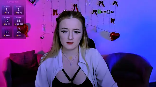 luna berryy online show from March 27, 2026, 8:32 pm