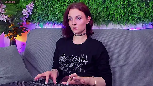 Snapshot of AprilAvery chatting on March 18, 2025, 7:22 pm AprilAvery online show from March 18, 2025, 7:22 pm