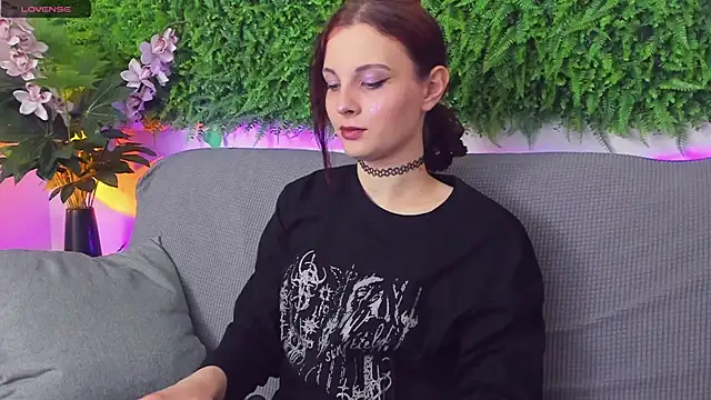 Snapshot of AprilAvery chatting on March 18, 2025, 4:17 pm AprilAvery online show from March 18, 2025, 4:17 pm