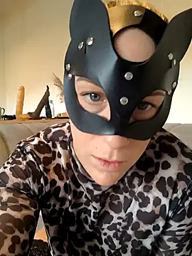 Secret couple  online show from November 9, 2025, 11:03 am