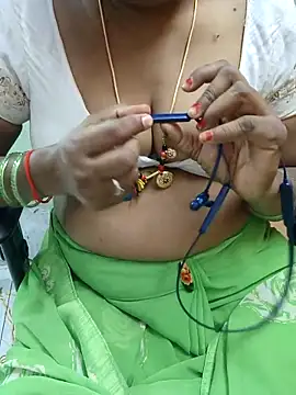 Snapshot of sweety_telugupilla chatting on January 6, 2026, 10:30 am sweety telugupilla online show from January 6, 2026, 10:30 am