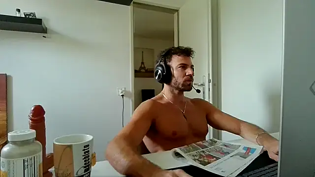 Snapshot of alpha-hunk chatting on June 3, 2026, 9:32 am alpha-hunk online show from June 3, 2026, 9:32 am