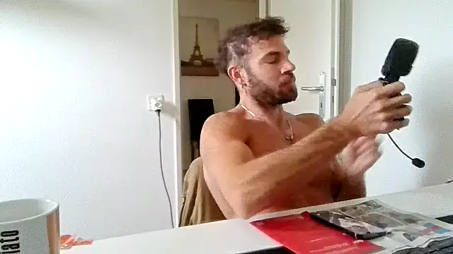 Snapshot of alpha-hunk chatting on June 10, 2026, 8:48 am alpha-hunk online show from June 10, 2026, 8:48 am