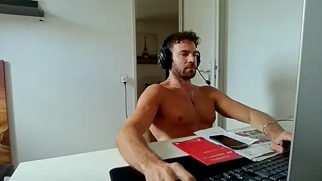 Snapshot of alpha-hunk chatting on June 6, 2026, 9:36 am alpha-hunk online show from June 6, 2026, 9:36 am