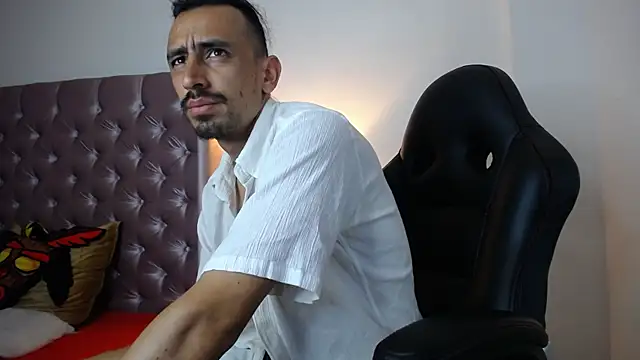 Snapshot of Sr_Magnus_ chatting on October 14, 2025, 5:41 am Sr Magnus online show from October 14, 2025, 5:41 am