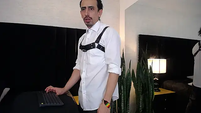 Snapshot of Sr_Magnus_ chatting on March 18, 2025, 4:18 am Sr Magnus online show from March 18, 2025, 4:18 am