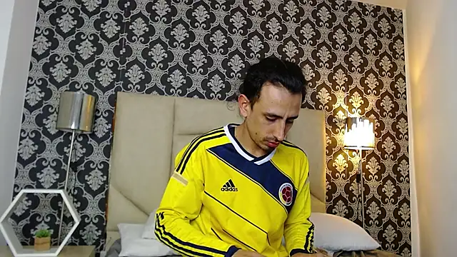 Snapshot of Sr_Magnus_ chatting on March 12, 2025, 2:30 am Sr Magnus online show from March 12, 2025, 2:30 am