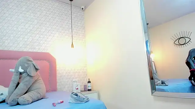 Snapshot of MAYROBERTSS chatting on March 20, 2025, 12:54 pm MAYROBERTSS online show from March 20, 2025, 12:54 pm