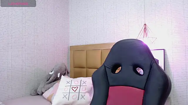 Snapshot of MAYROBERTSS chatting on February 25, 2025, 12:38 pm MAYROBERTSS online show from February 25, 2025, 12:38 pm