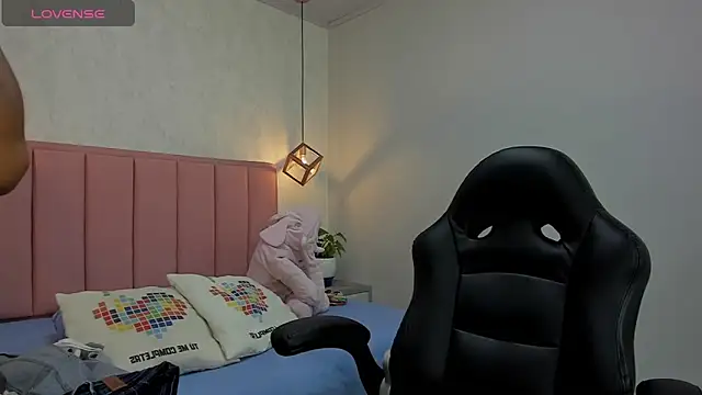 Snapshot of MAYROBERTSS chatting on February 18, 2025, 12:06 pm MAYROBERTSS online show from February 18, 2025, 12:06 pm