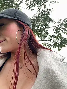 Snapshot of ariiel_ chatting on December 17, 2025, 4:12 pm ariiel online show from December 17, 2025, 4:12 pm