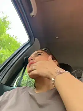 Snapshot of vivicolibri chatting on December 5, 2025, 7:55 pm vivicolibri online show from December 5, 2025, 7:55 pm