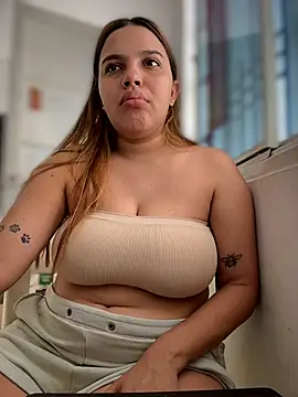 Snapshot of vivicolibri chatting on February 4, 2026, 4:24 pm vivicolibri online show from February 4, 2026, 4:24 pm