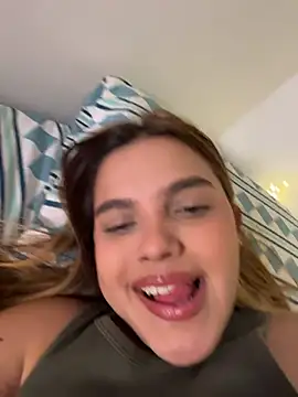 Snapshot of vivicolibri chatting on December 14, 2025, 10:15 pm vivicolibri online show from December 14, 2025, 10:15 pm