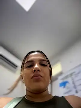 Snapshot of vivicolibri chatting on February 21, 2026, 5:59 pm vivicolibri online show from February 21, 2026, 5:59 pm