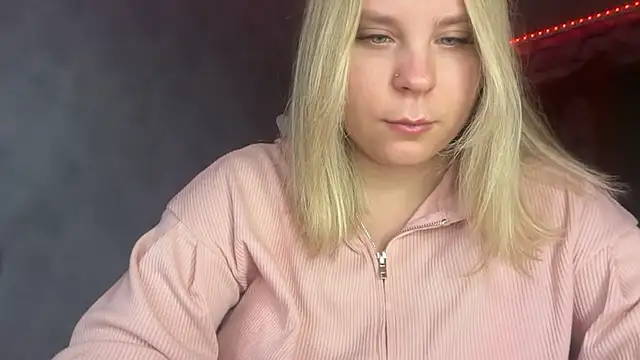 Snapshot of Thalia__Star chatting on December 5, 2025, 9:41 am Thalia Star online show from December 5, 2025, 9:41 am