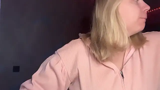 Snapshot of Thalia__Star chatting on November 4, 2025, 5:33 am Thalia Star online show from November 4, 2025, 5:33 am