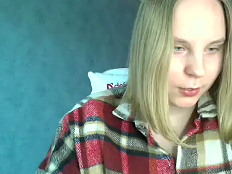 Snapshot of Thalia__Star chatting on March 4, 2025, 8:46 am Thalia Star online show from March 4, 2025, 8:46 am