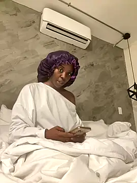 Snapshot of choclatepeaach chatting on December 2, 2025, 12:22 am choclatepeaach online show from December 2, 2025, 12:22 am