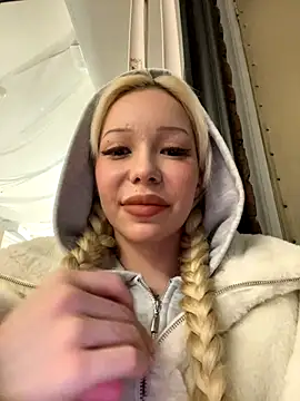 Snapshot of babydolll chatting on November 4, 2025, 12:20 pm babydolll online show from November 4, 2025, 12:20 pm