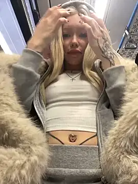 Snapshot of babydolll chatting on November 25, 2025, 1:11 pm babydolll online show from November 25, 2025, 1:11 pm