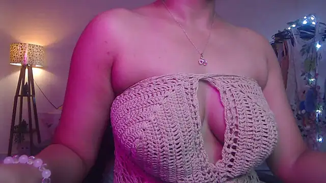 Snapshot of Zonayesha chatting on November 19, 2025, 6:35 am Zonayesha online show from November 19, 2025, 6:35 am