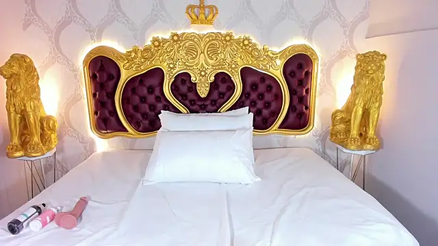 KendralHolson online show from October 15, 2025, 4:33 am