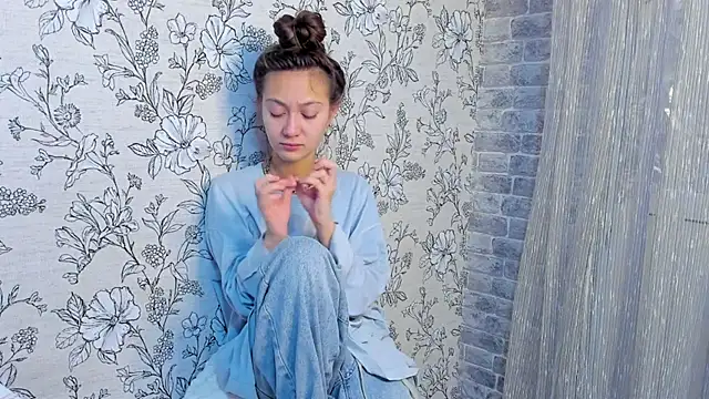 Snapshot of EllaSky_xoxo chatting on November 8, 2025, 4:38 am EllaSky xoxo online show from November 8, 2025, 4:38 am