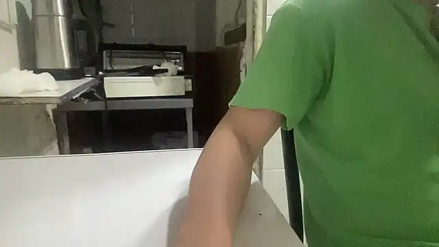 Snapshot of alarasissy chatting on October 30, 2025, 5:43 pm alarasissy online show from October 30, 2025, 5:43 pm