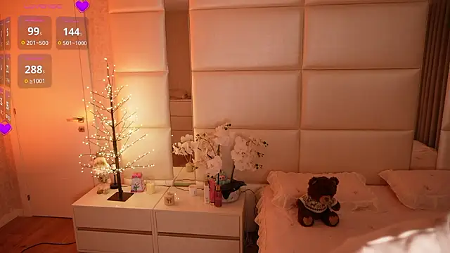 Lilly Colins online show from March 10, 2026, 8:02 pm