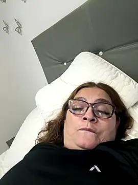 Snapshot of AntonellaAlondra4 chatting on December 17, 2025, 2:16 am AntonellaAlondra4 online show from December 17, 2025, 2:16 am