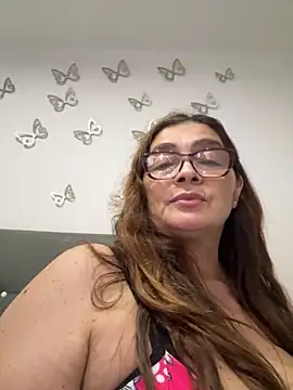 Snapshot of AntonellaAlondra4 chatting on October 28, 2025, 3:29 am AntonellaAlondra4 online show from October 28, 2025, 3:29 am