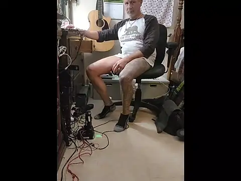 6PHUKBOI9 online show from November 30, 2025, 11:05 pm