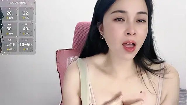 Snapshot of Qwi-V1 chatting on January 2, 2025, 10:55 pm Qwi-V1 online show from January 2, 2025, 10:55 pm