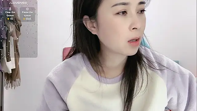 Snapshot of Qwi-V1 chatting on February 15, 2025, 12:26 am Qwi-V1 online show from February 15, 2025, 12:26 am