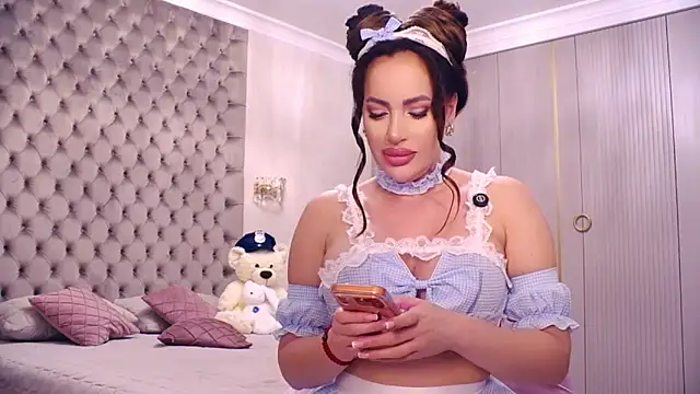 TianaPosh online show from March 4, 2026, 9:44 pm