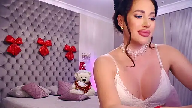 Snapshot of TianaPosh chatting on December 17, 2025, 9:53 pm TianaPosh online show from December 17, 2025, 9:53 pm