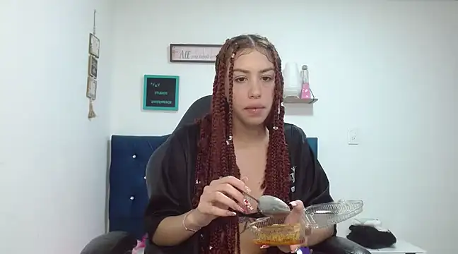 Perla web09 online show from January 24, 2025, 9:26 pm