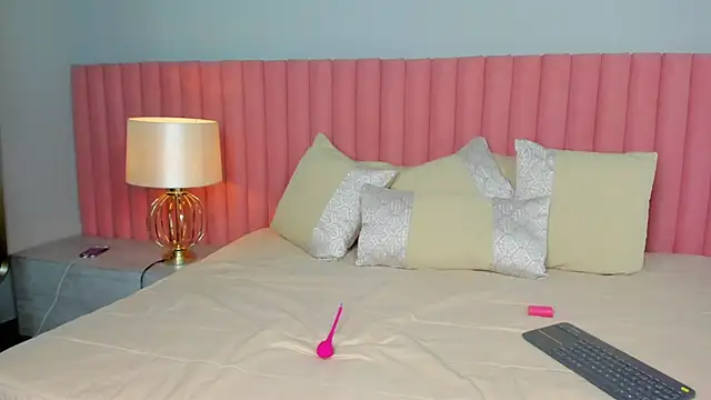 Snapshot of NathRossi chatting on March 18, 2025, 12:51 am NathRossi online show from March 18, 2025, 12:51 am