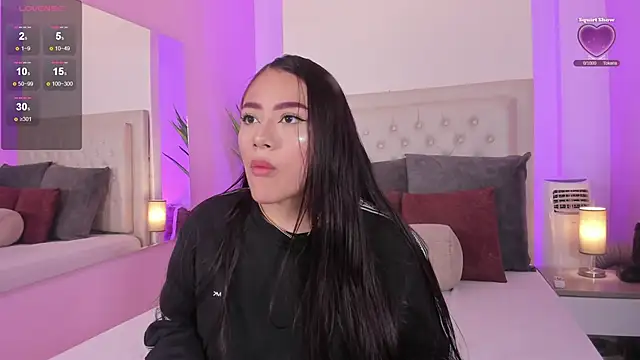 nicolle pierce online show from April 10, 2026, 11:28 am