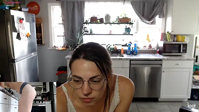 Snapshot of KSwonderland6 chatting on November 6, 2025, 4:22 pm KSwonderland6 online show from November 6, 2025, 4:22 pm